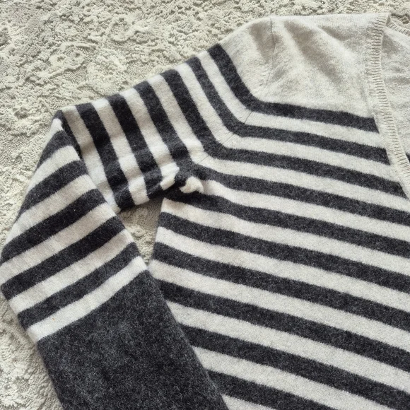 Lord & Taylor Women's Quiet Luxury Cashmere Cream Striped Sweater Soze Medium - Picture 3 of 4